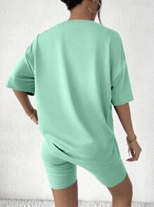 Flirla 2 件套女士休闲字母刺绣 T 恤和短裤套装，夏季 - 薄荷藍 - 查看 2