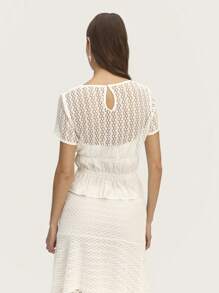Nöista Elegante blusa de encaje a crochet con detalle de fruncido y mangas cortas. Perfecta para primavera-verano, eventos nupciales, graduaciones y looks de Pascua.