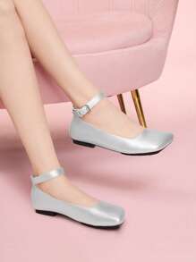 CUCCOO DOLLMOD Damen Mode Silberne Flache Schuhe mit schräger Zehenkappe - Silber - Übersicht 1