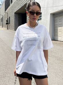 DAZY 字母浮雕落肩 T 恤 杰出的天才不屑于走人迹罕至的道路，他寻求迄今为止尚未探索的领域并思考 - 白色 - 查看 5