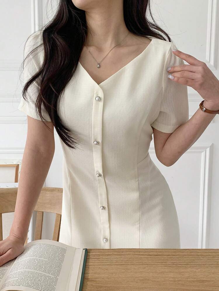 Vestido corto de mujer con cuello en V, cintura entallada, abotonadura sencilla y manga corta