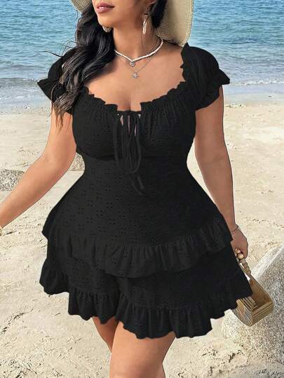 SHEIN SunnyBelle Váy ngắn hở vai màu trơn cỡ lớn, dáng suông, viền khoét rỗng, viền bèo nhún, mặc đi nghỉ, mùa hè