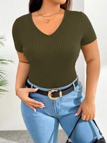SHEIN Essnce Blusa negra de manga corta con cuello en V y tejido de punto acanalado, diseño básico y entallado, para mujer de talla grande, adecuado para el trabajo y la oficina. - Verde militar - Ver 4