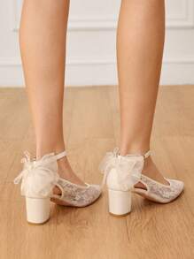 CUCCOO HITCHD 女士花卉刺绣蕾丝网眼露背蝴蝶结尖头方形粗跟浪漫优雅杏色高跟鞋，镂空设计，婚礼季新娘鞋