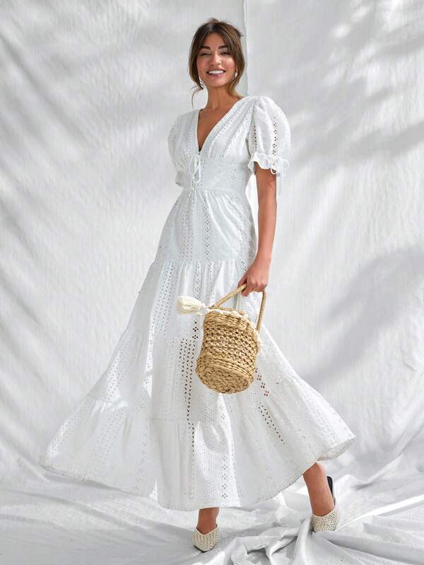 CLARA VERO Damen einfarbiges Baumwoll-Stickerei-Kleid mit Front-Schleife und Knopfdetails, Kurzarm