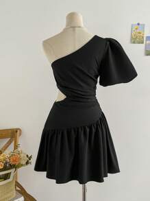 Soleia 女性一字肩泡泡袖中腰空心連衣短裙 - 黑色 - 查看 2