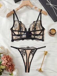 SHEIN 2 件套前刺绣 V 领无钢圈内衣文胸和内裤套装，时尚夏季款式