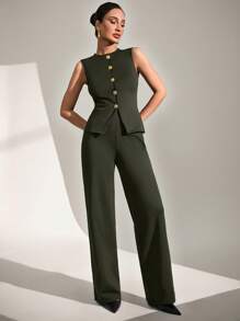 Costume décontracté femme composé d'un gilet unicolore boutonnage simple et d'un pantalon