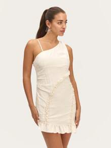 Nöista White Draped One-Shoulder Ruched Mini Dress
Sophisticated White Mini Dress With One-Shoulder Draped Design And Ruched Detailing, Perfect For Wedding Guest Attire, Graduation Events, Or Formal Parties.
