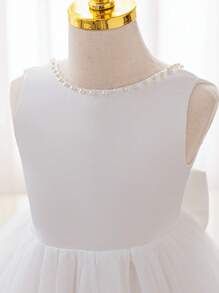 SHEIN Glamorique Kids 年轻女孩白色无袖珍珠蝴蝶结网纱连衣裙，适合晚会、生日、表演、夏季