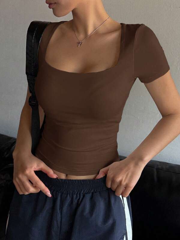 DAZY Camiseta de mujer de escote cuadrado, de manga corta, sexy, minimalista, de ajuste ceñido, para verano, crop top para mujer