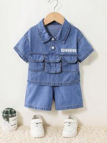 Set casual de 2 piezas para niño bebé en denim: Polo de manga corta estampado y shorts de denim de cintura elástica con estampado gráfico lindo y bolsillos funcionales
