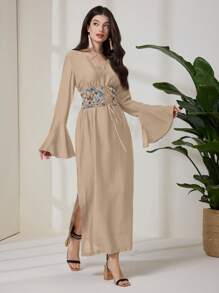 Al Najma 女士优雅蝴蝶刺绣交叉喇叭袖连衣裙 - 杏色 - 查看 6