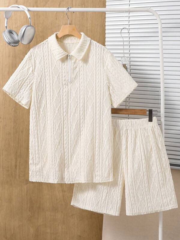SHEIN Zomeroutfit voor tienerjongens - Casual poloshirt van getextureerde stof met kraag en rits, set van 2 getextureerde shorts, geschikt om te chillen, voor straatfotografie, feestjes, stadswandelingen en lentekleding