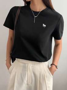 DAZY Camiseta de mujer de manga corta con cuello redondo, simple y bordada, para uso casual diario y de oficina