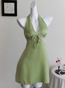 Elamini Grünes Minikleid mit Rückenausschnitt und Spitzenkante, sexy