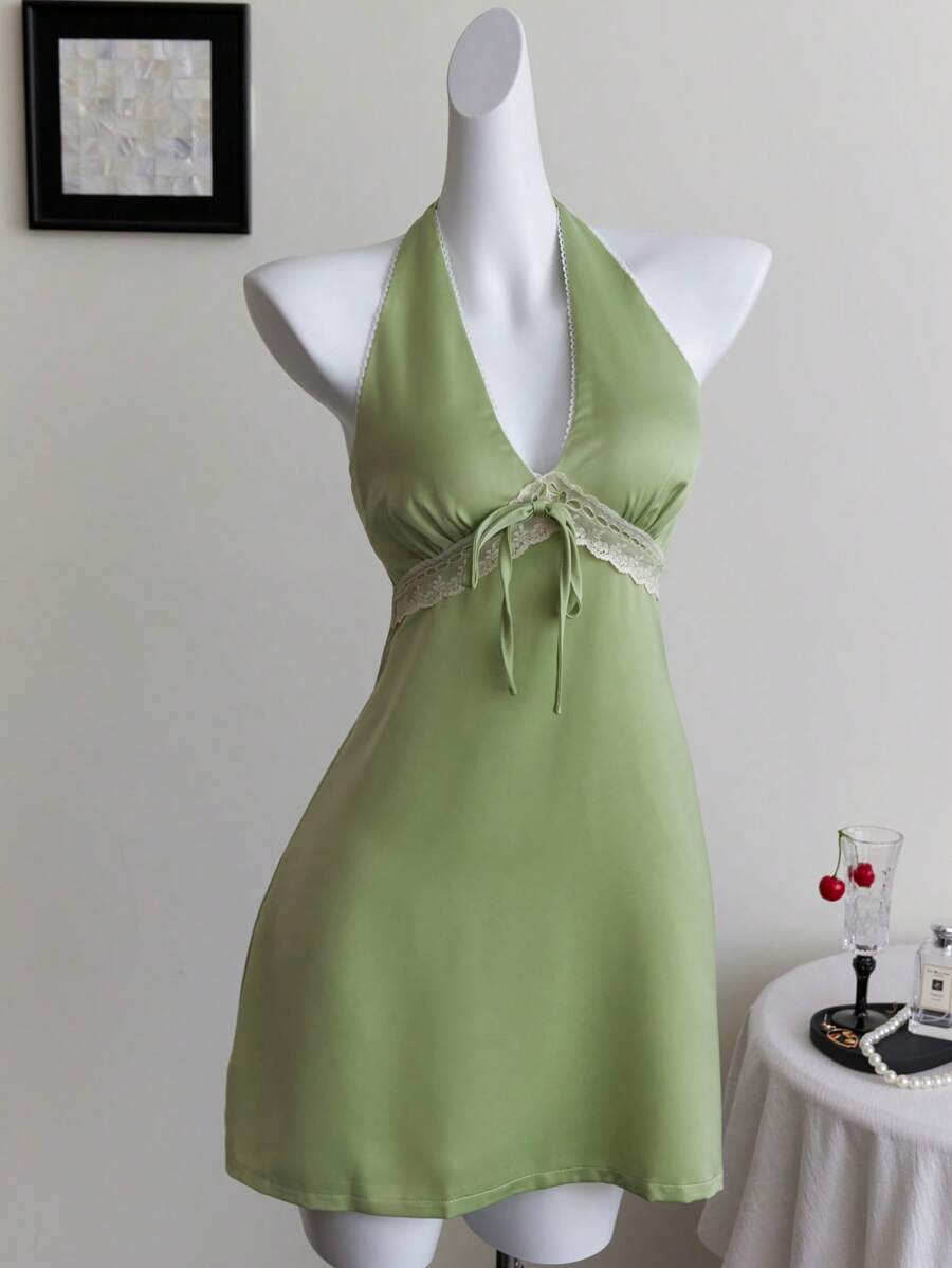 Elamini Grünes Minikleid mit Rückenausschnitt und Spitzenkante, sexy