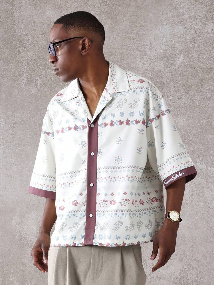 Camisa de manga corta con botones y estampado floral de cachemira