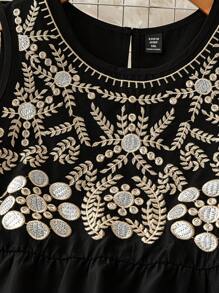 SHEIN LUNE Top sin mangas informal de mujer de talla grande con cuello redondo, de tejido de punto y tejido con bordado, adecuado para el verano, uso diario y vacaciones