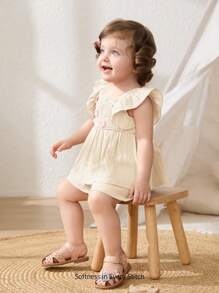 Cozy Pixies 2 件套女婴套装：无袖荷叶边圆领上衣和松紧腰短裤 - 杏色 - 查看 3