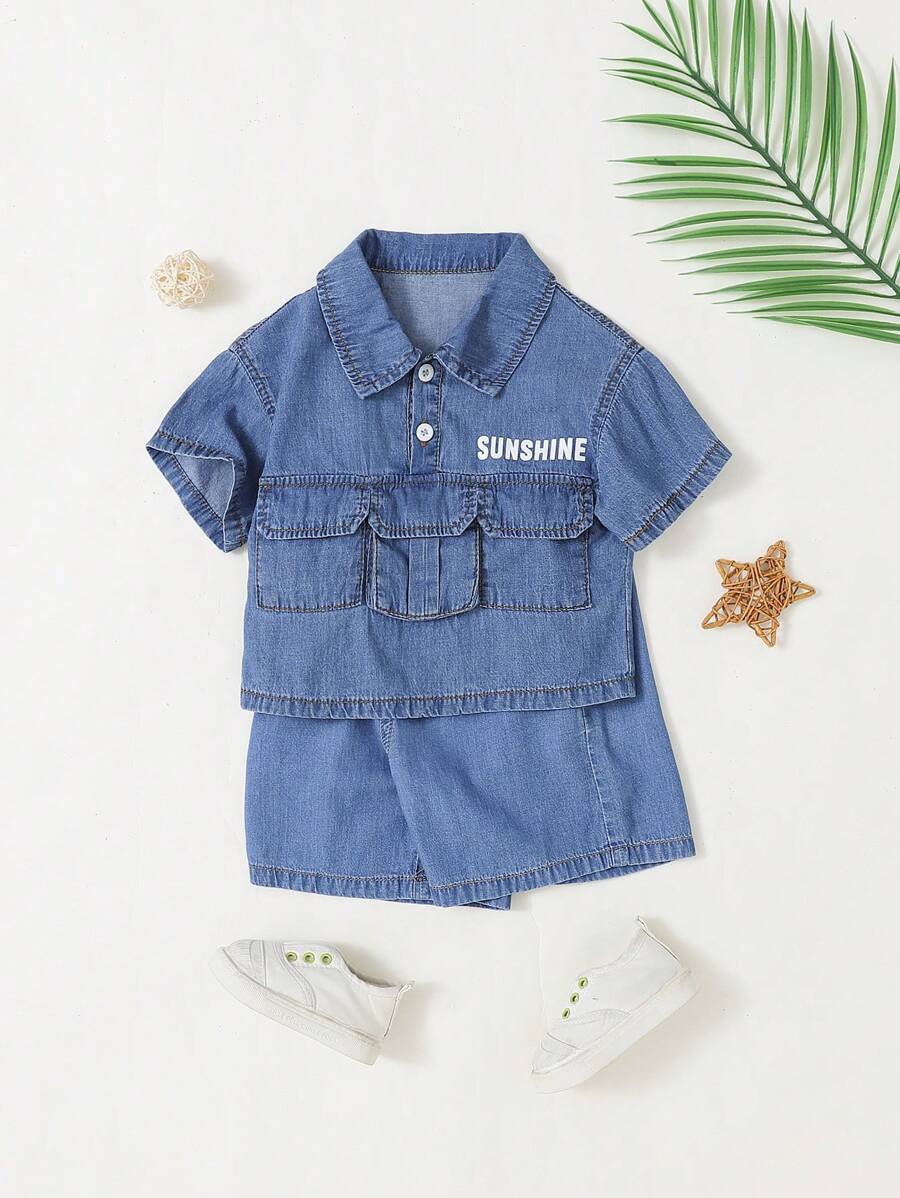 Set casual de 2 piezas para niño bebé en denim: Polo de manga corta estampado y shorts de denim de cintura elástica con estampado gráfico lindo y bolsillos funcionales
