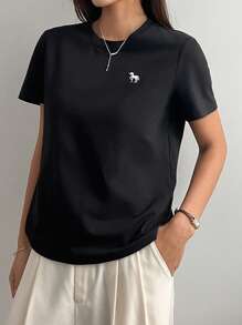 DAZY Camiseta de mujer de manga corta con cuello redondo, simple y bordada, para uso casual diario y de oficina