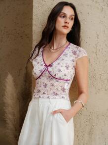 SHEIN Unity Top corto con pizzo a fiori viola per donne: t-shirt casual a maglia con scollo a V e maniche a campana con dettagli in pizzo a contrasto