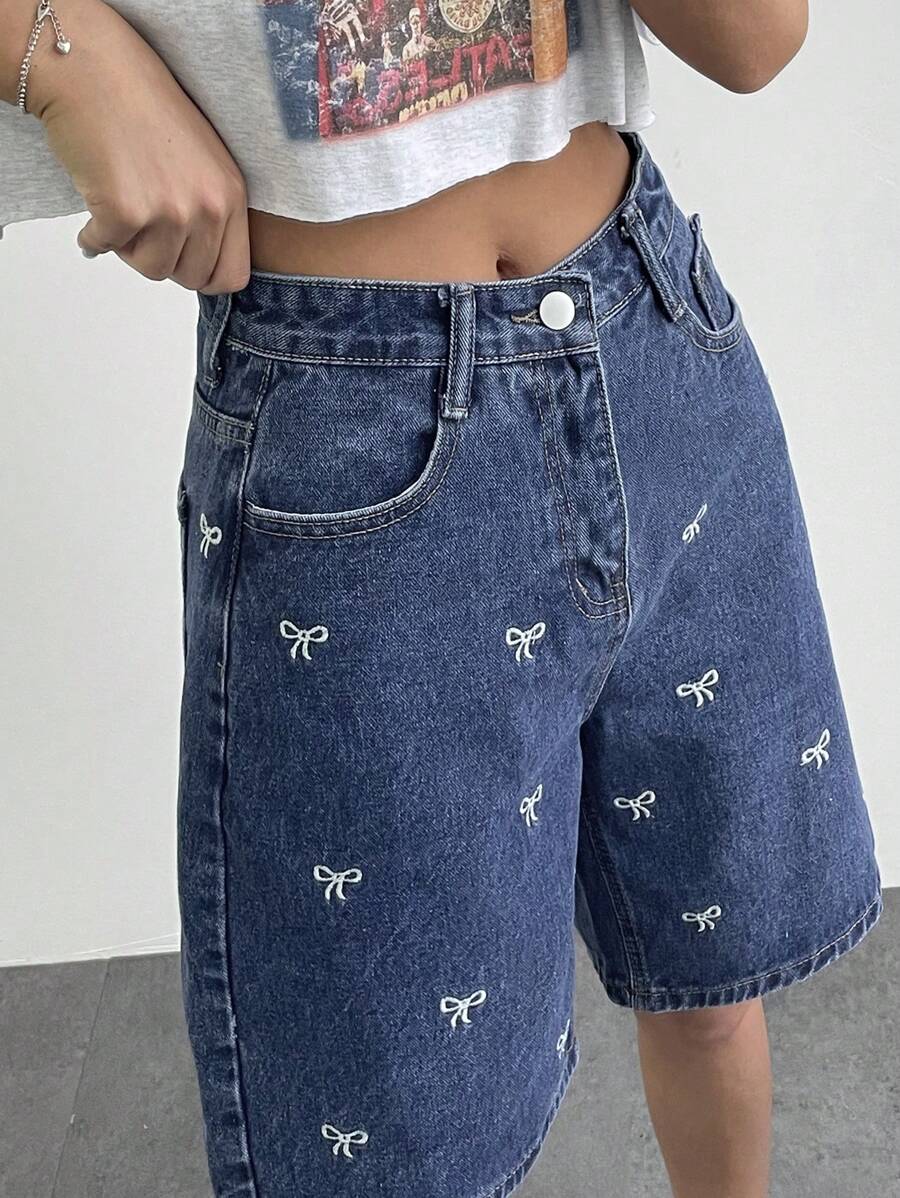 DAZY Quần short denim nữ casual, chất liệu denim bạc màu, thêu nơ, kiểu dáng Y2K. - Màu xanh lam - Xem 1