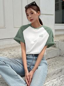 DAZY Camiseta con estampado de letra en contraste de manga raglán - Verde Oliva - Ver 4