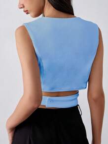 Lumivelle 白色不对称扭纹吊带上衣、金属装饰扭纹上衣、白色短款女上衣