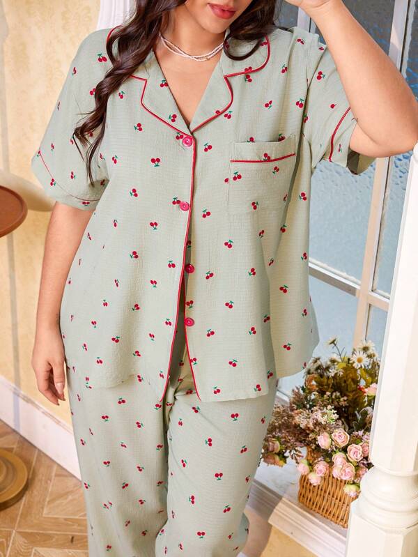 SHEIN طقم بيجاما مريح فضفاض مطبوع بالكرز في المقاسات الكبيرة، مناسب للربيع والخريف، للعطلات