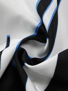 Manfinity EMRG Men's Flame Print Short Sleeve Zip Placket Loose Shirt - Multicolor - View 4