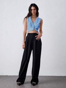 Lumivelle 白色不对称扭纹吊带上衣、金属装饰扭纹上衣、白色短款女上衣