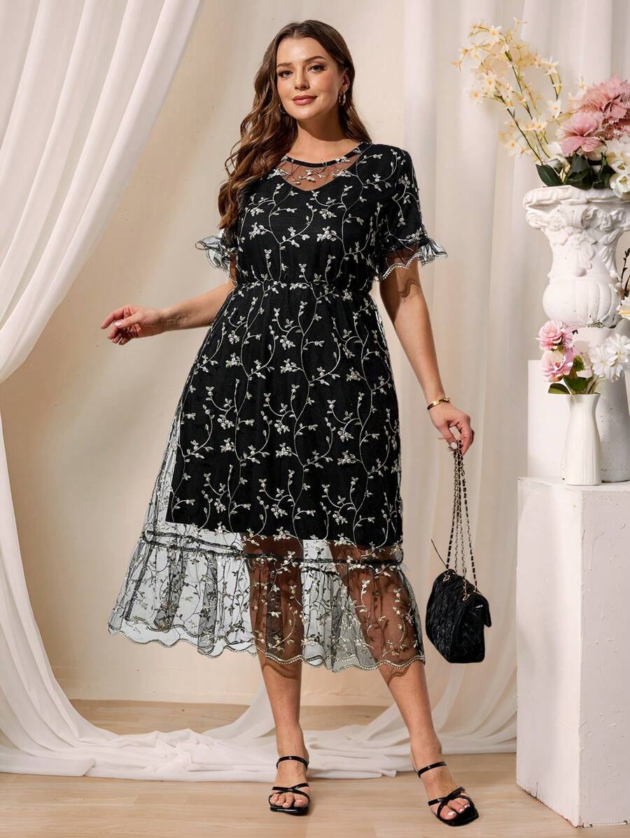 SHEIN Clasi Plus Size Floral Haftowana Siatka Wakacje Casual Dress Kobiety Sukienki Plus Size Kobiety Plus Letnia Sukienka Kobiety Formalna Sukienka Kobiety Sukienki Kobiety Kobiety Plus Odzież Czarna Sukienka Letnie Stroje Dla Kobiet Stroje Wakacyjne Kobieta Kobiety Sukienka Koktajlowa Dzień Matki Mama Matka Prezent Na Dzień Matki Ślub Suknia Gościa Weselnego Kobiety Sukienka Zaręczynowa Suknia Gościa Weselnego - Czarne - Zobacz 1