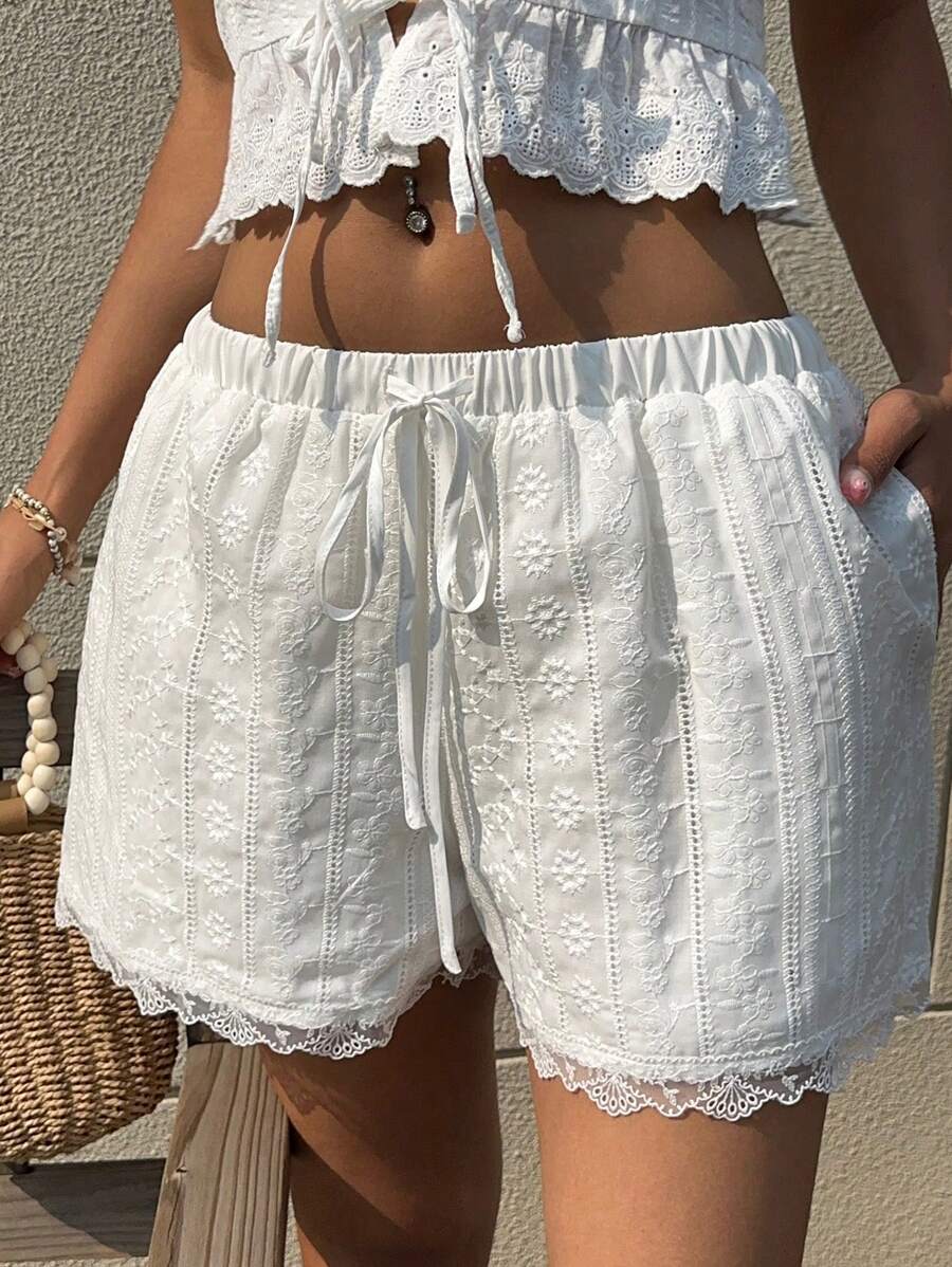 Sunnyshic Quần short nữ thắt túi eo thêu viền vá - trắng - Xem 1