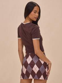MUSERA Top ajustado y corto con estampado "Musera", cuello de canalé y detalles en contraste, para primavera y verano, estilo de los 90