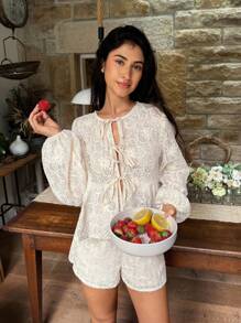 SHEIN Frenchy 2 pezzi Set di top e shorts da donna con fiori jacquard e laccio frontale