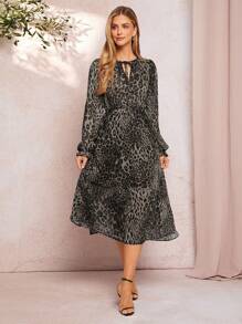 SHEIN Clasi Vestido elegante de mujer con mangas farol, cintura ceñida y falda de línea A, en gasa con estampado de leopardo