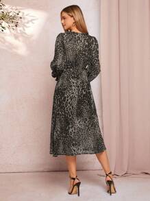 SHEIN Clasi Vestido elegante de mujer con mangas farol, cintura ceñida y falda de línea A, en gasa con estampado de leopardo