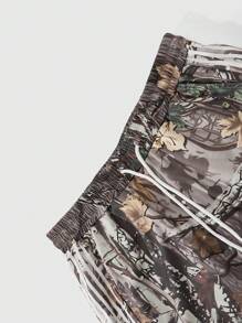 Manfinity Streetrush Shorts de hombre estilo urbano versátil con estampado de camuflaje y letras en diseño holgado