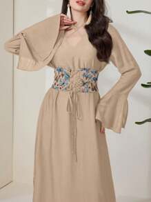 Al Najma 女士优雅蝴蝶刺绣交叉喇叭袖连衣裙 - 杏色 - 查看 5