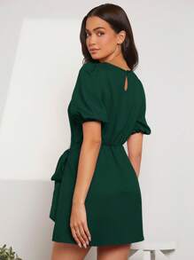 Vestido cruzado corto con mangas abultadas y cintura ajustable en color liso elegante para mujeres - Verde Oscuro - Ver 3