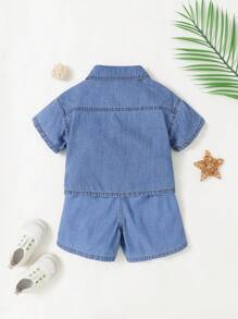 Set casual de 2 piezas para niño bebé en denim: Polo de manga corta estampado y shorts de denim de cintura elástica con estampado gráfico lindo y bolsillos funcionales