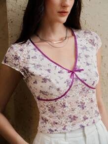 SHEIN Unity Top corto con pizzo a fiori viola per donne: t-shirt casual a maglia con scollo a V e maniche a campana con dettagli in pizzo a contrasto