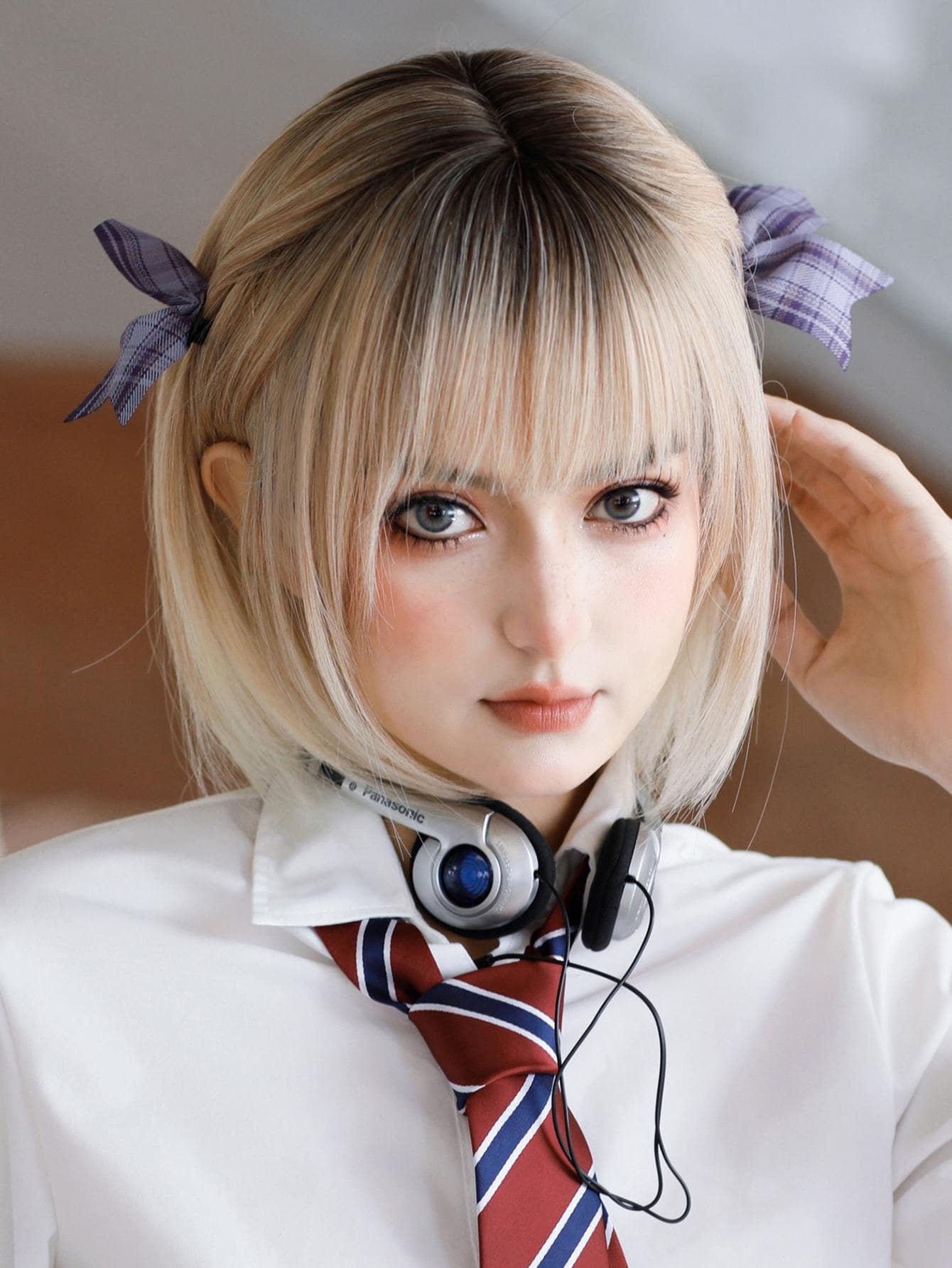 7JHH WIGS 渐变金色假发 女士短直鲍勃假发 带刘海 深色发根 自然造型合成耐热发质 时尚女士假发 适合女孩日常学校派对服装使用 12 英寸