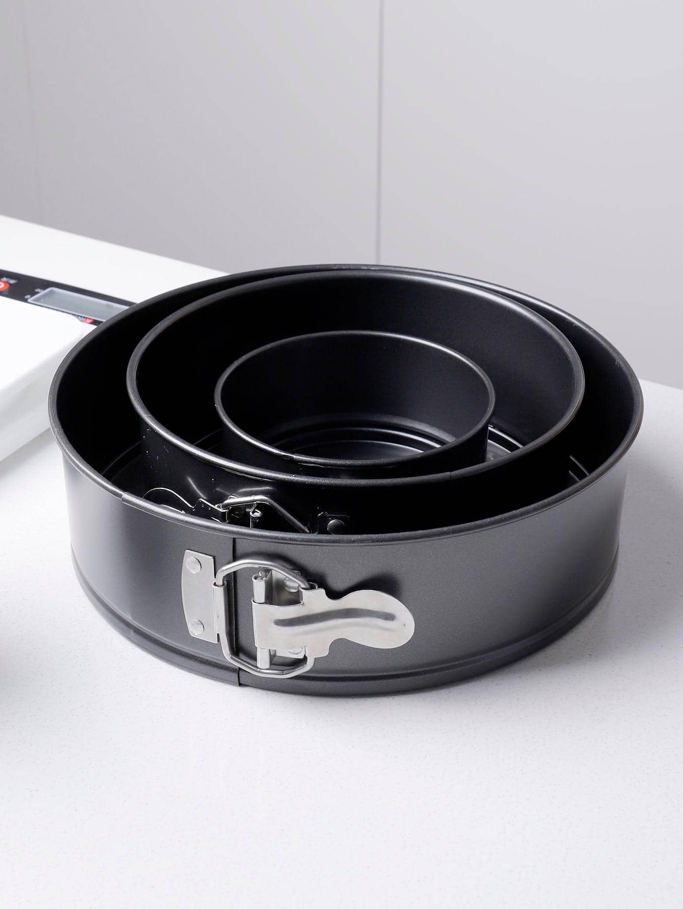 1set Iron Alloy Cake Mold, Modern Black Cake Pan For Kitchen Baking - Black - View 1