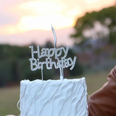 1 件生日快乐蛋糕装饰派对装饰品