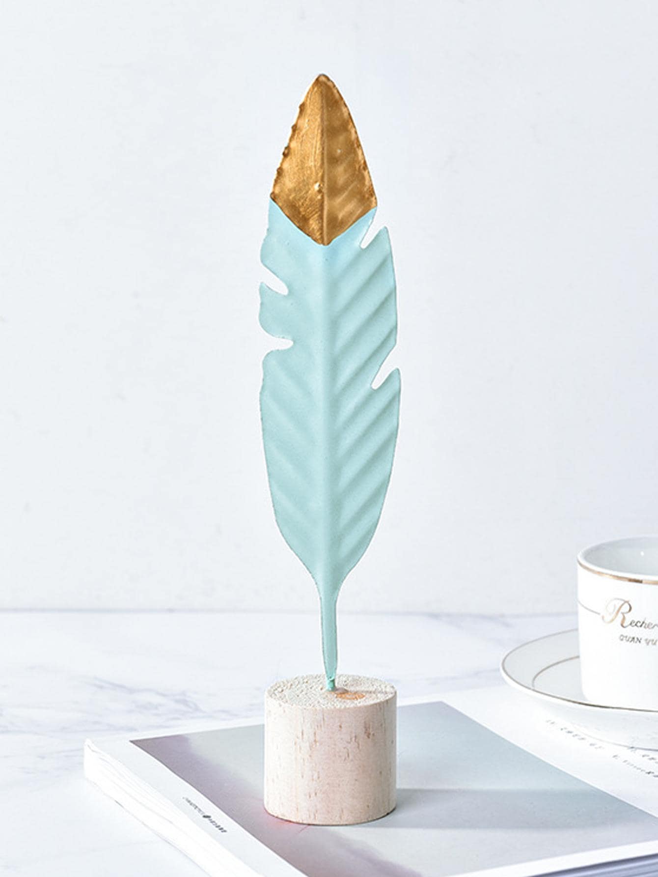 1入組鐵製羽毛裝飾品,適用於客廳、臥室、辦公室、書桌、攝影道具等,簡約家居裝飾