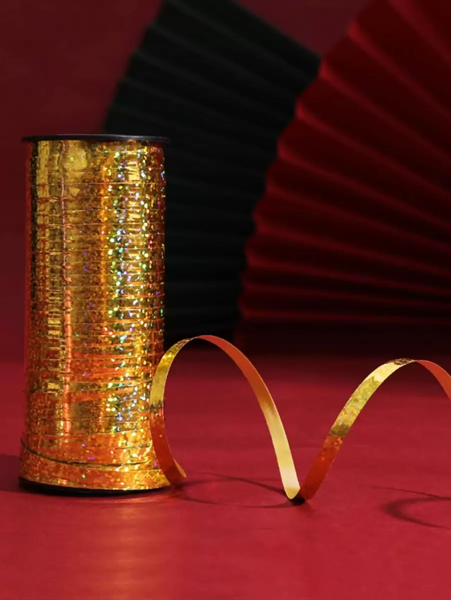 1条100码闪亮金色亮片丝带,奢华节日聚丙烯PP丝带,卷装光滑扁平,闪闪发光,多功能礼品包装及气球捆绑装饰丝带,适用于圣诞树装饰、新年庆典背景墙装饰、情人节礼物包装、生日派对装饰、婚礼宴会桌点缀、周年纪念惊喜布置,耐用抗撕裂节日装饰丝带 - 金色 - 查看 1