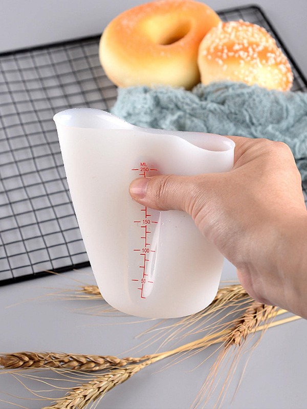 1pc Plain White Soft Measuring Cup With Scale, Modern Silicone Portable Milk Measuring Cup For